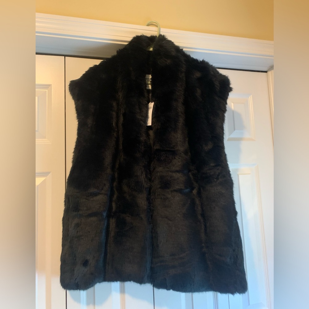NWT Abercrombie & Fitch Black Faux Fur Vest